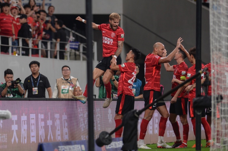 足球报：蓉城9月三连客挑战更大，全主力出战亚泰目标确保取胜